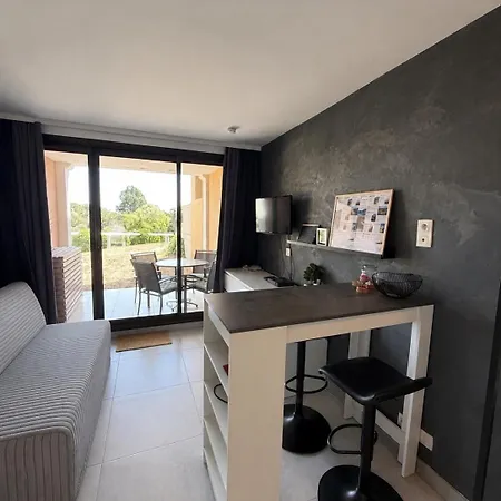 Apartament Climatise Et Proche De La Golfe De Saint-tropez